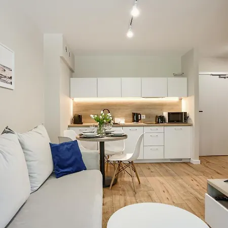 Lighthouse 01 Surfingbird * Mrzeżyno