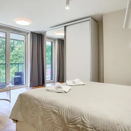 Lighthouse 01 Surfingbird Mrzeżyno