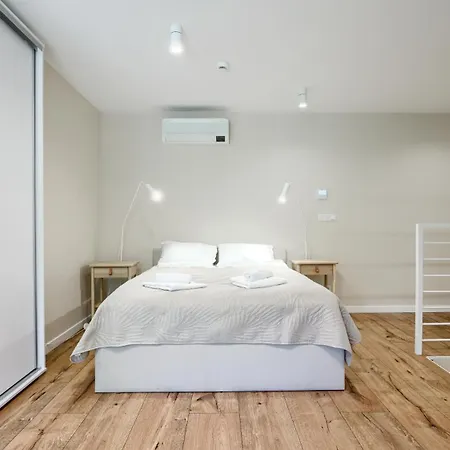 Lighthouse 01 Surfingbird