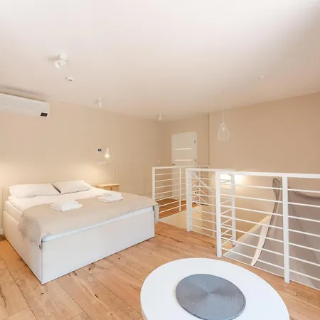 Lighthouse 01 Surfingbird Apartman *