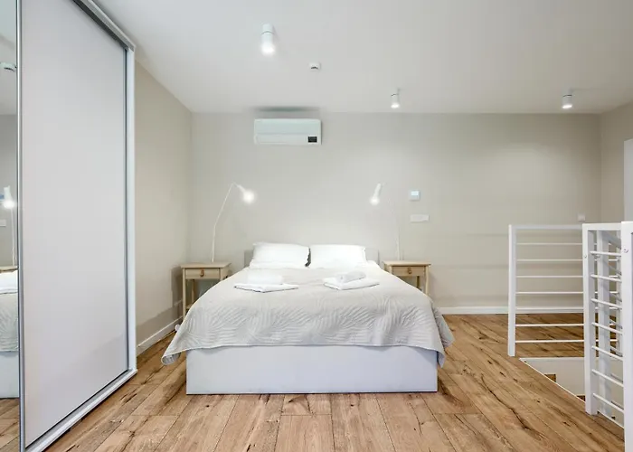 Lighthouse 01 Surfingbird