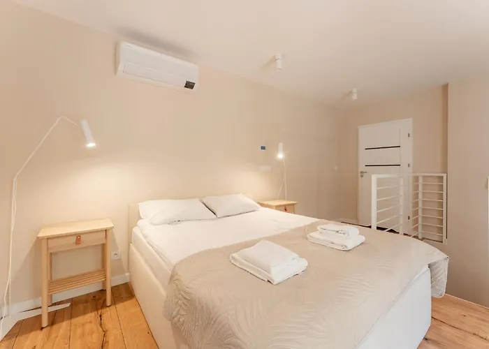 Lighthouse 01 Surfingbird